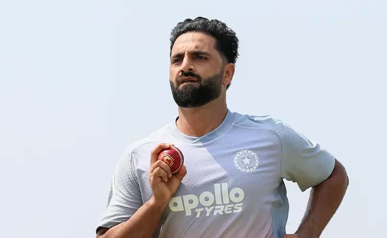ఆకిబ్ నబీ అరంగేట్రం