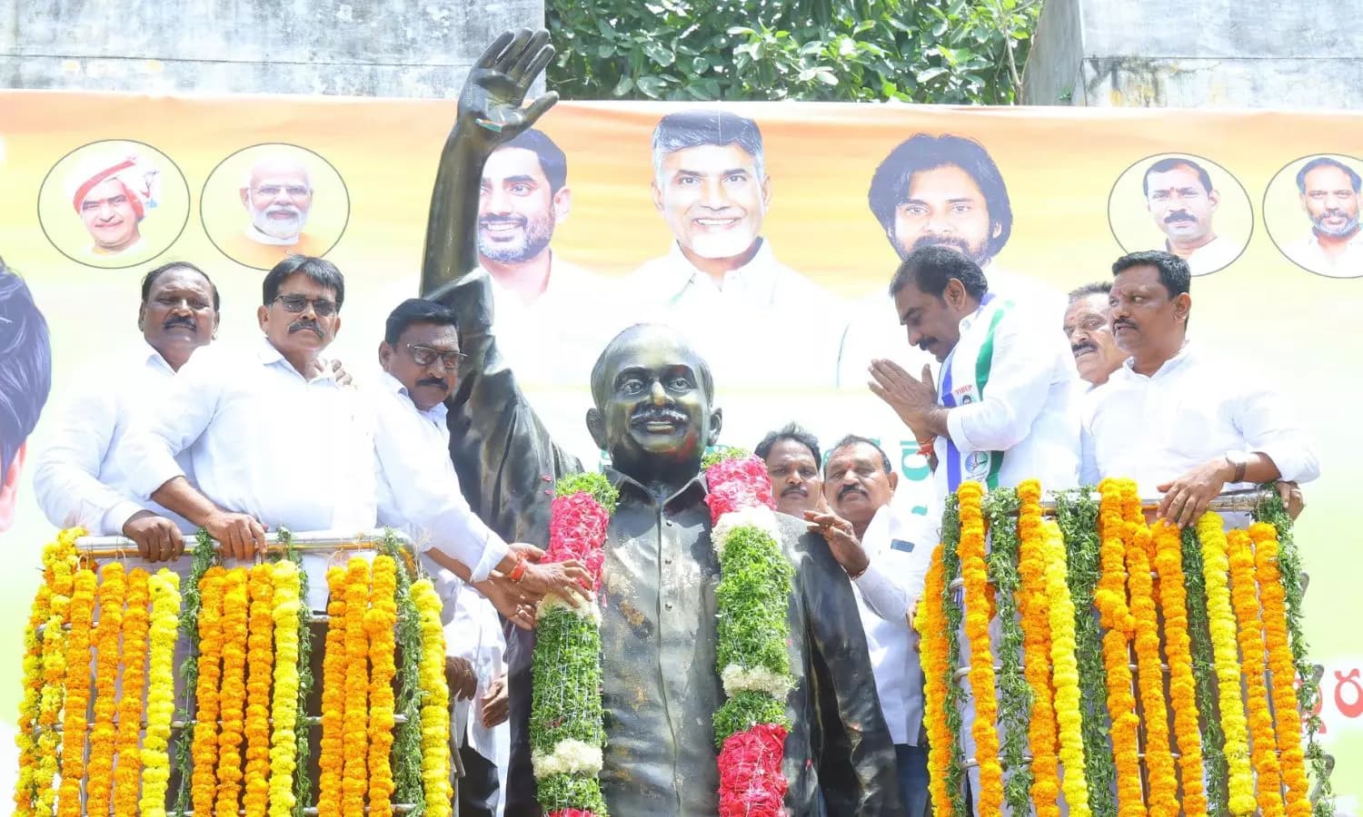 వైఎస్సార్ 17వ వర్ధంతి - ఘన నివాళులర్పించిన పిన్నెల్లి రామకృష్ణారెడ్డి